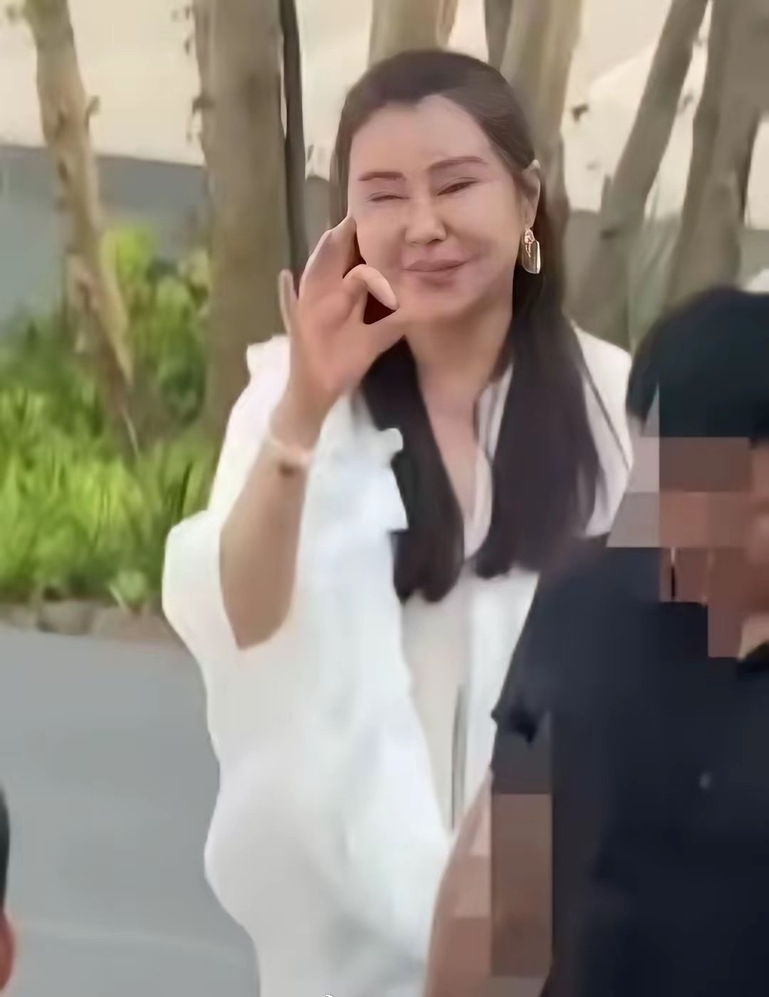 这还是我们认识的那个王祖贤吗，想不通为什么要去整，以前她可是很多人的女神​​​