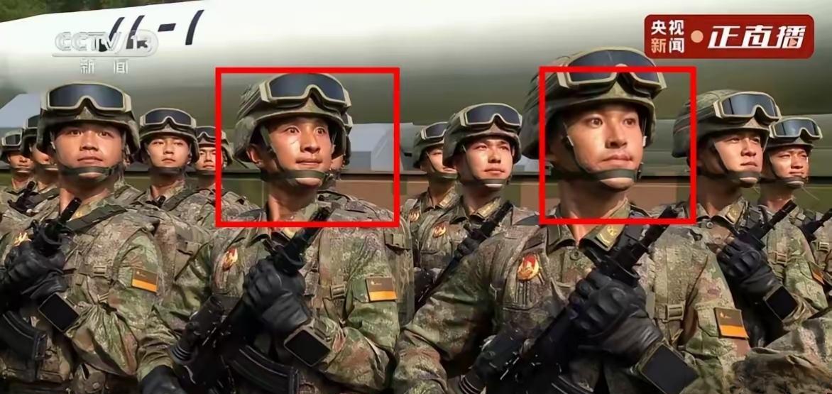 有网友称，这是双胞胎兄弟俩，都姓吴，如果你仔细一看，这两个的确长的挺像，那眼神，