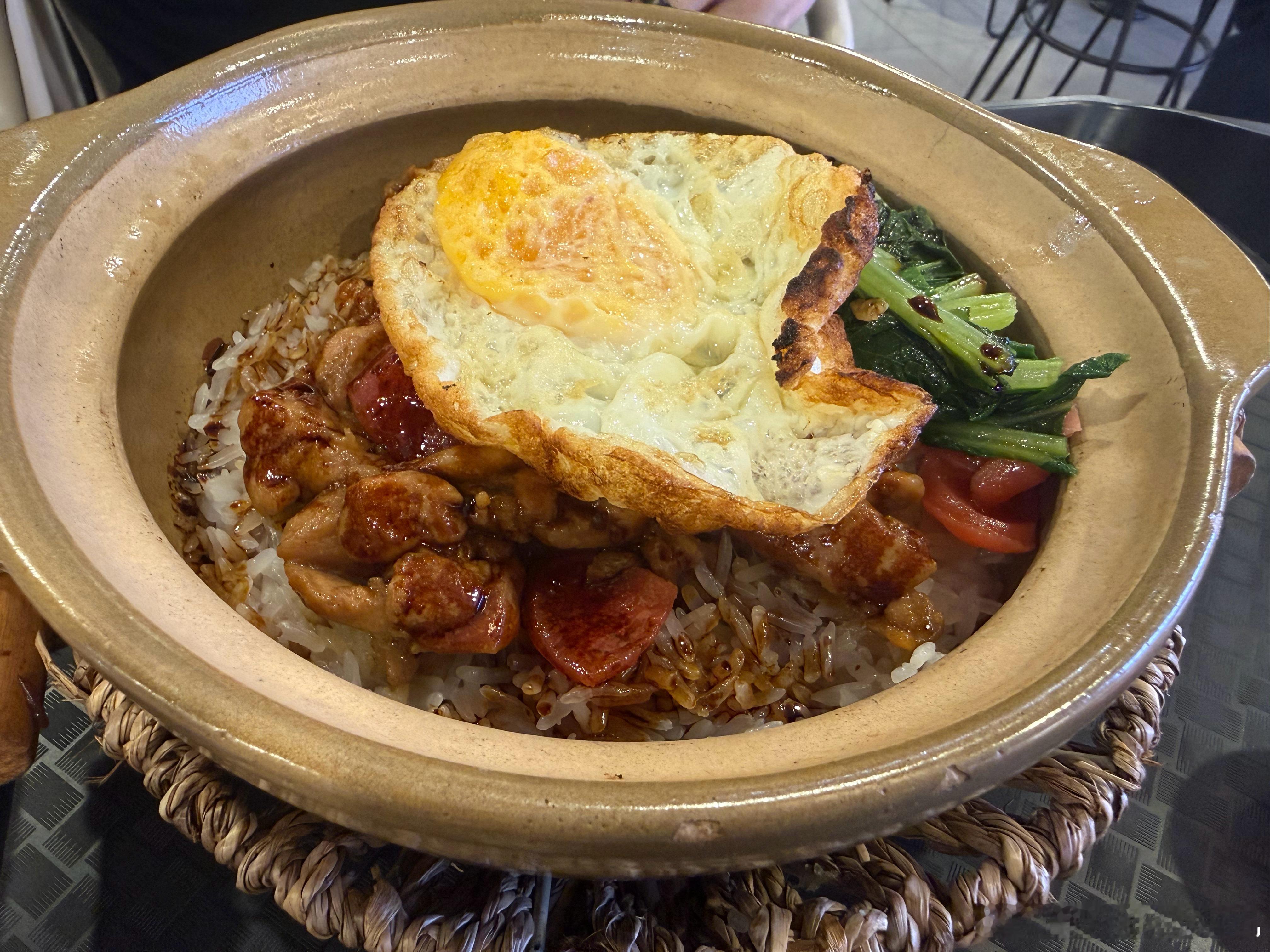今天中午吃了……火锅面，店主端出来一盆！面好多，面食爱好者可以一试，我都吃饱了盆里还剩好多面、而且败
