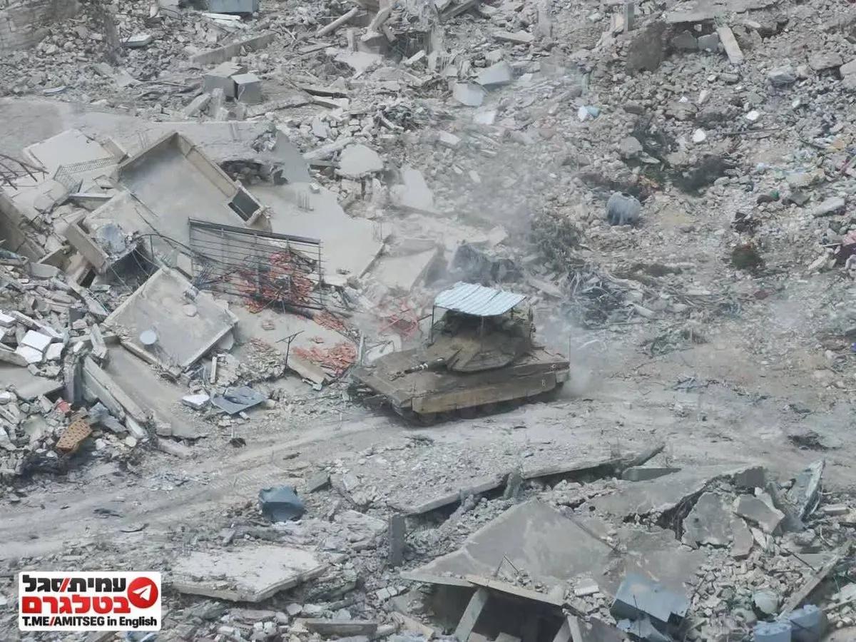 黎巴嫩前线的以色列国防军梅卡瓦Mk.IVM主战坦克。