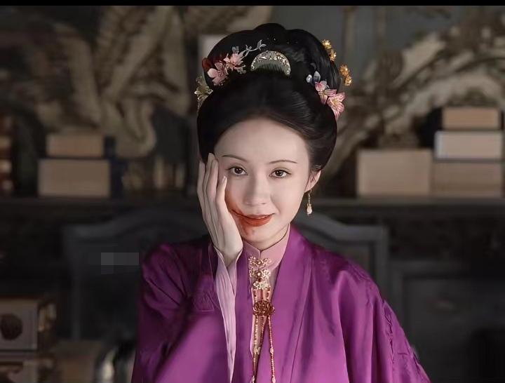 一个军户之女被塞进林府做妾，她不哭不闹，反而把婚姻当成了往上爬的梯子。郑合惠子饰演的杜翠雀，就在今天