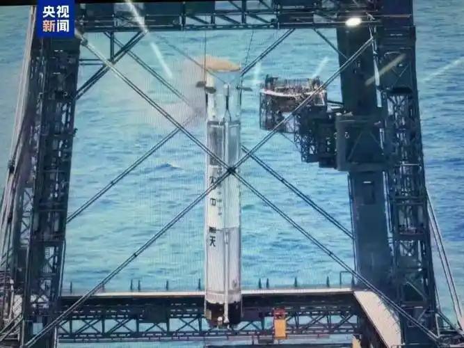 全球独一份！文昌一声巨响，760吨火箭一子级首飞就精准落海，巨型海上大网直接稳
