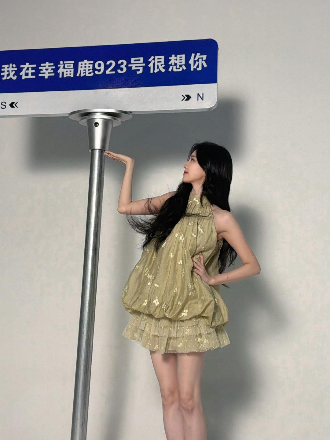 #白鹿#🌹#白鹿王韵娜#🌹#白鹿开到荼蘼#月色漫过窗棂时，总觉得你眼底的温柔，像浸了蜜的月光，稠