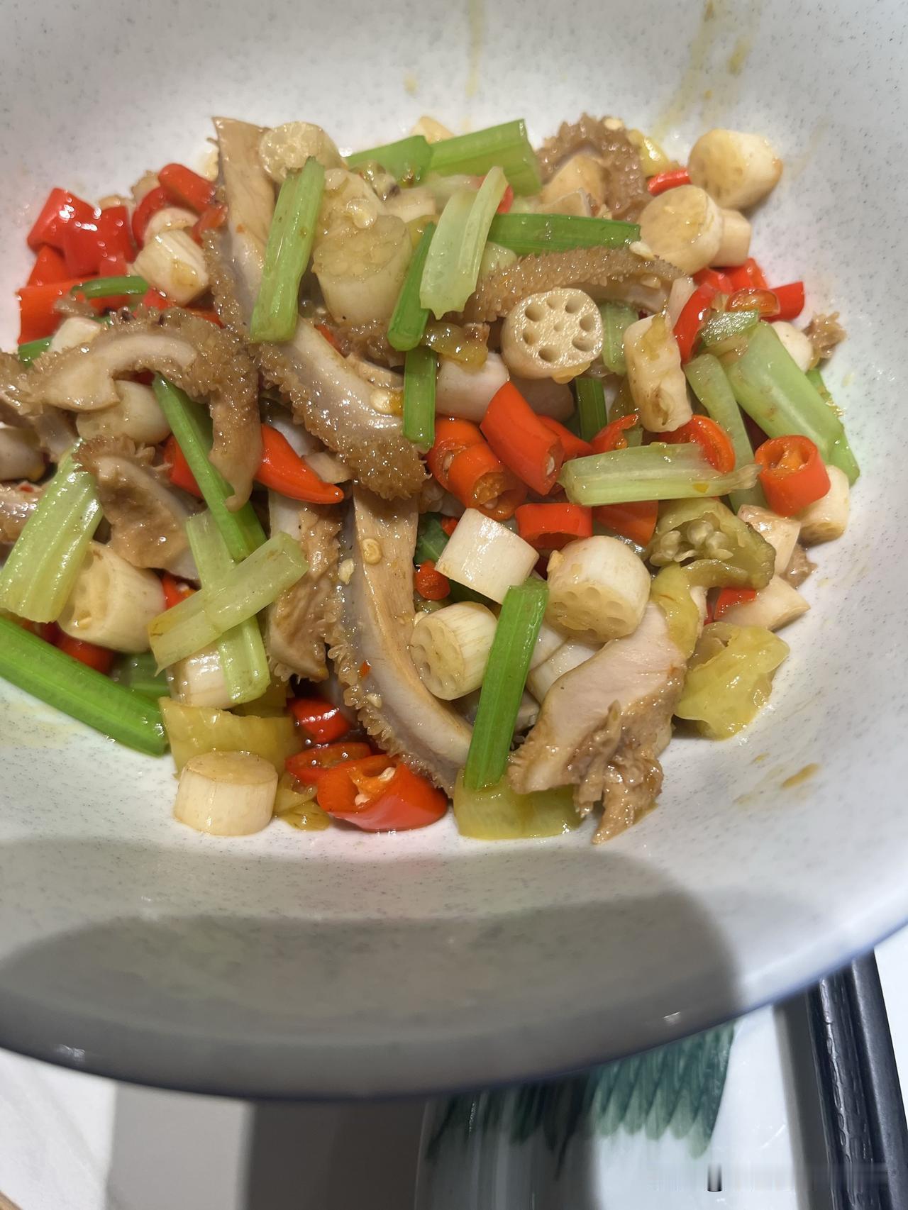 今天的饭菜正合我心意。想着星期二我休息，昨晚五点下班一到家，就忙着洗澡再吃个