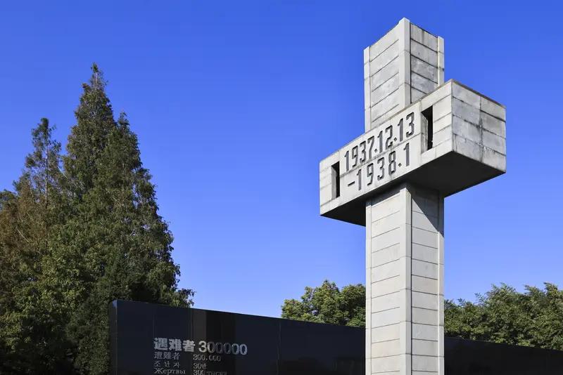 30万背后的温暖与心酸南京一名小学生在放学路上捡到了一个装满现金的袋子，粗略