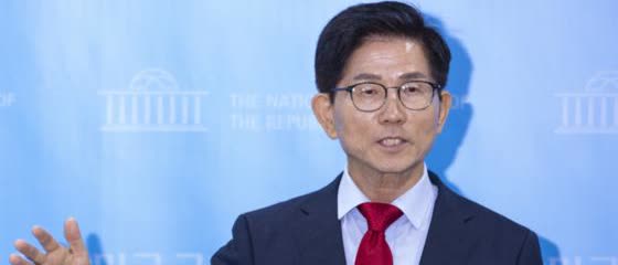 金文洙：“李在明总统，我们来辩论吧。”共同民主党正鼓动将国民力量党“解散”……