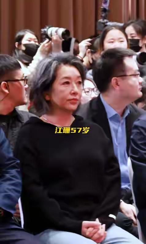 57岁江珊现状让人心酸，脸垮嘴斜，满头白发，一代女神像老太太搁以前谁能想到