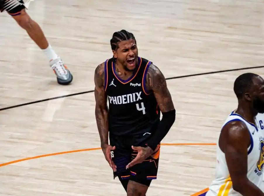 杰伦·格林在附加赛兑现了“上科下乔”的天赋。两场比赛场均35.5分，命中