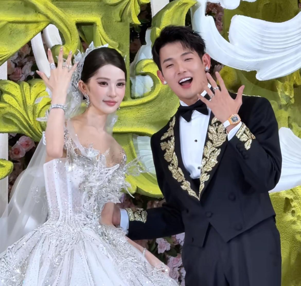 网红梅尼耶、黄婉均的婚礼，真的是游良旧臣大聚会由此可见，梅尼耶的人品很好。