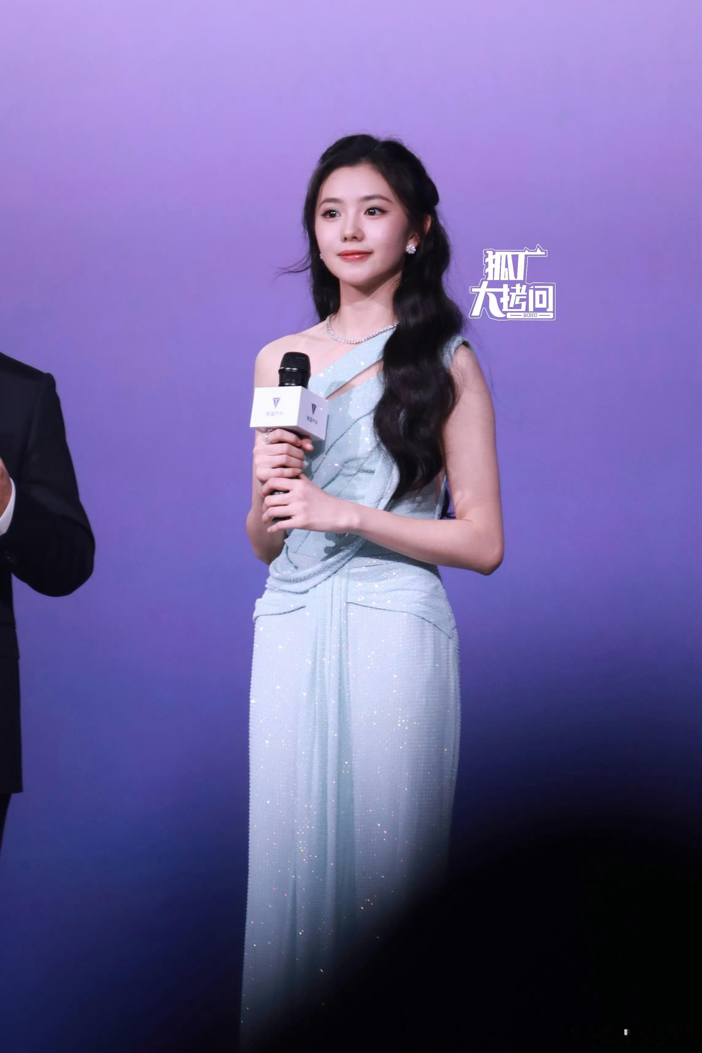 刘浩存今日份生图！存子太美太美了