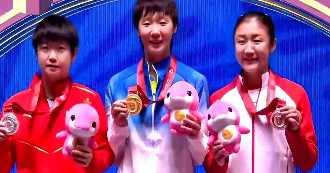 全运会她两次栽在同一人拍子下。可转头又把人家连扫三站，剧情比决赛还刺激。