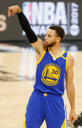 勇士的交易问题库里肯定不会动，格林也不会动，理由很简单。格林不是克莱，他没有