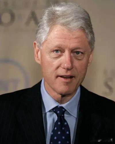 克林顿这回算是把窗户纸给捅破了。这一嗓子喊出来，多少有点“认怂”的味道。