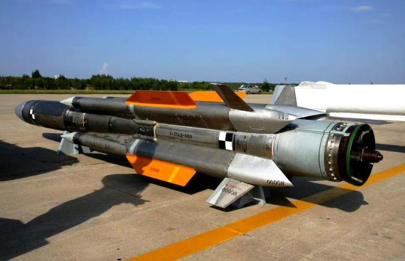 委内瑞拉这个局，其实看上去还是挺绝望的。一旦美国真的敢开打，出动空军轰炸委内瑞