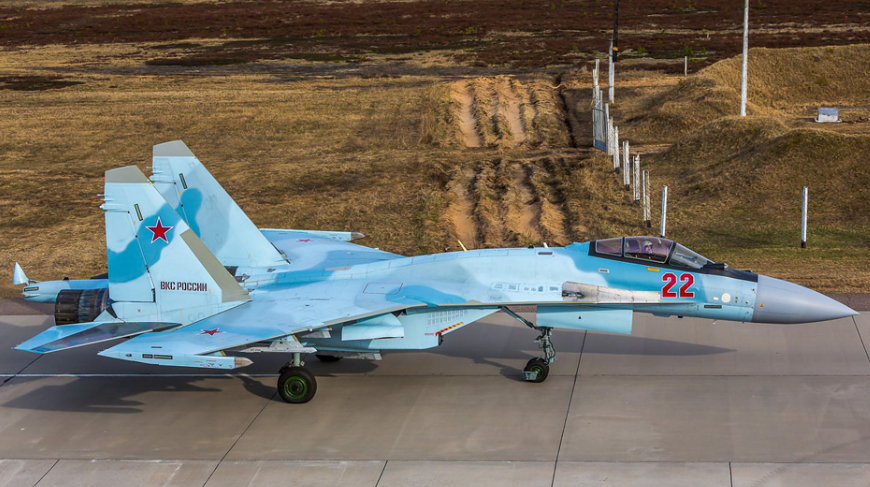 俄罗斯空天军苏-35S战斗机在黑海上空拦截了美国海军的P-8A“波塞冬”反潜巡逻