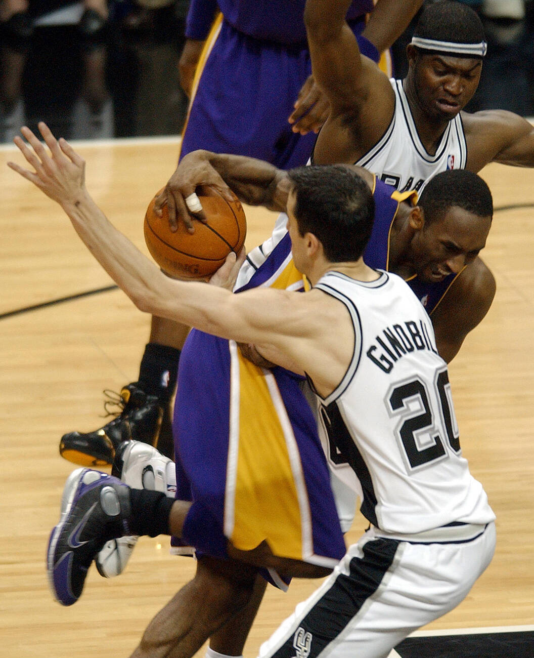 KobeBryant两个配色的2k4同步了科比鞋控的日常