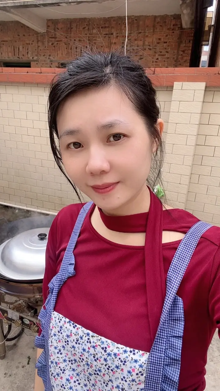 今日矛有捞粉，只有生葱捞酸菜，得矛😂😂