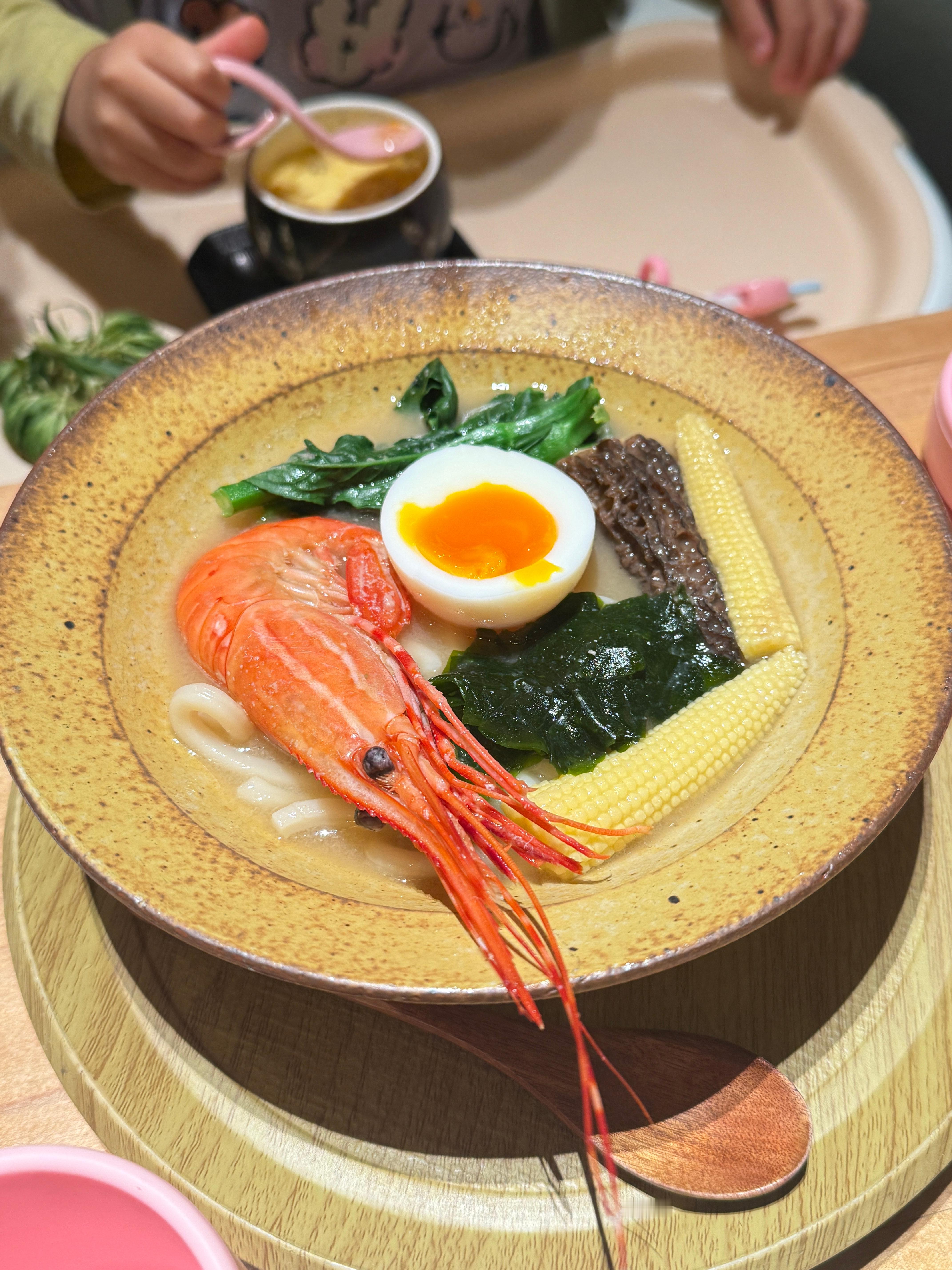 血脂比正常数值高1，把哥彻底吓疯了出来吃饭，让服务员给他的炒面条不要放油，对方直