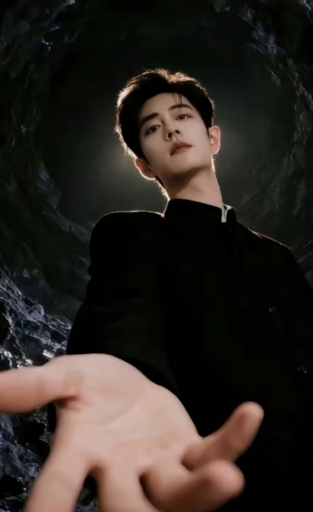 肖战长红好多年了，粉丝的粘性好高超话连续爆了9个小时，老牌流量还是太能打了🐮