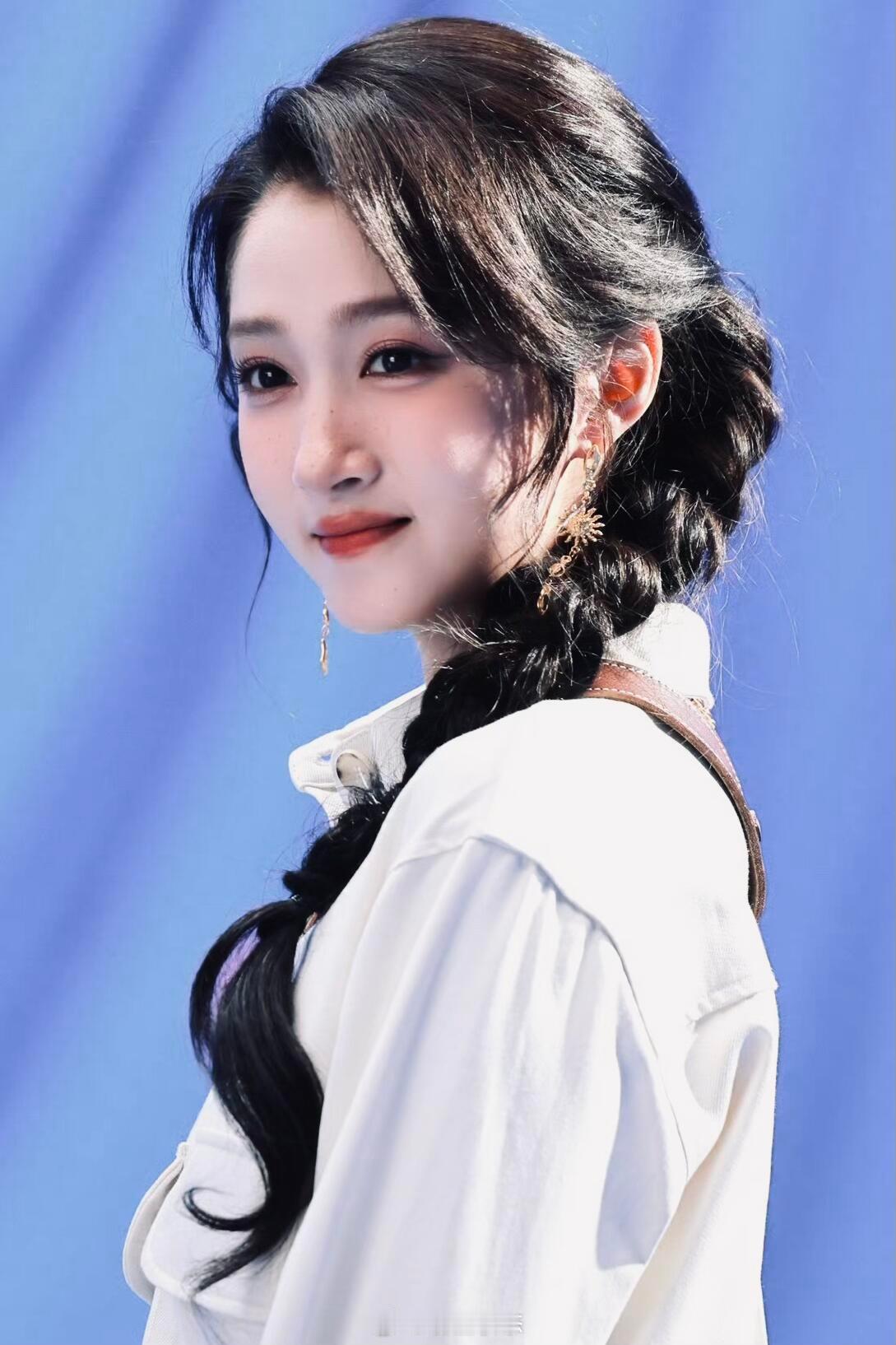 这妆造也太适合关晓彤了吧​​​