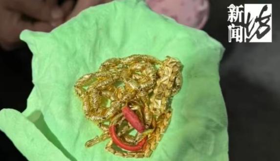 “闯大祸了！”上海，女子回娘家大扫除，把母亲的旧衣服扔进垃圾桶，半个月后，母亲说