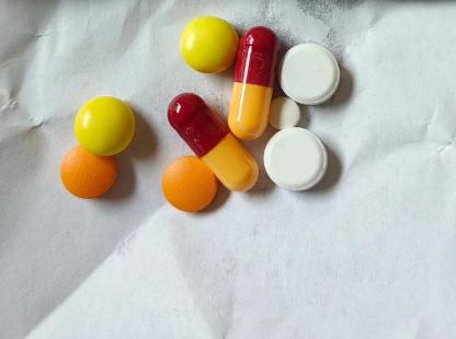 感冒用药别乱试，越小的病越容易吃出问题很多人感冒后第一反应就是多吃药、混吃药，