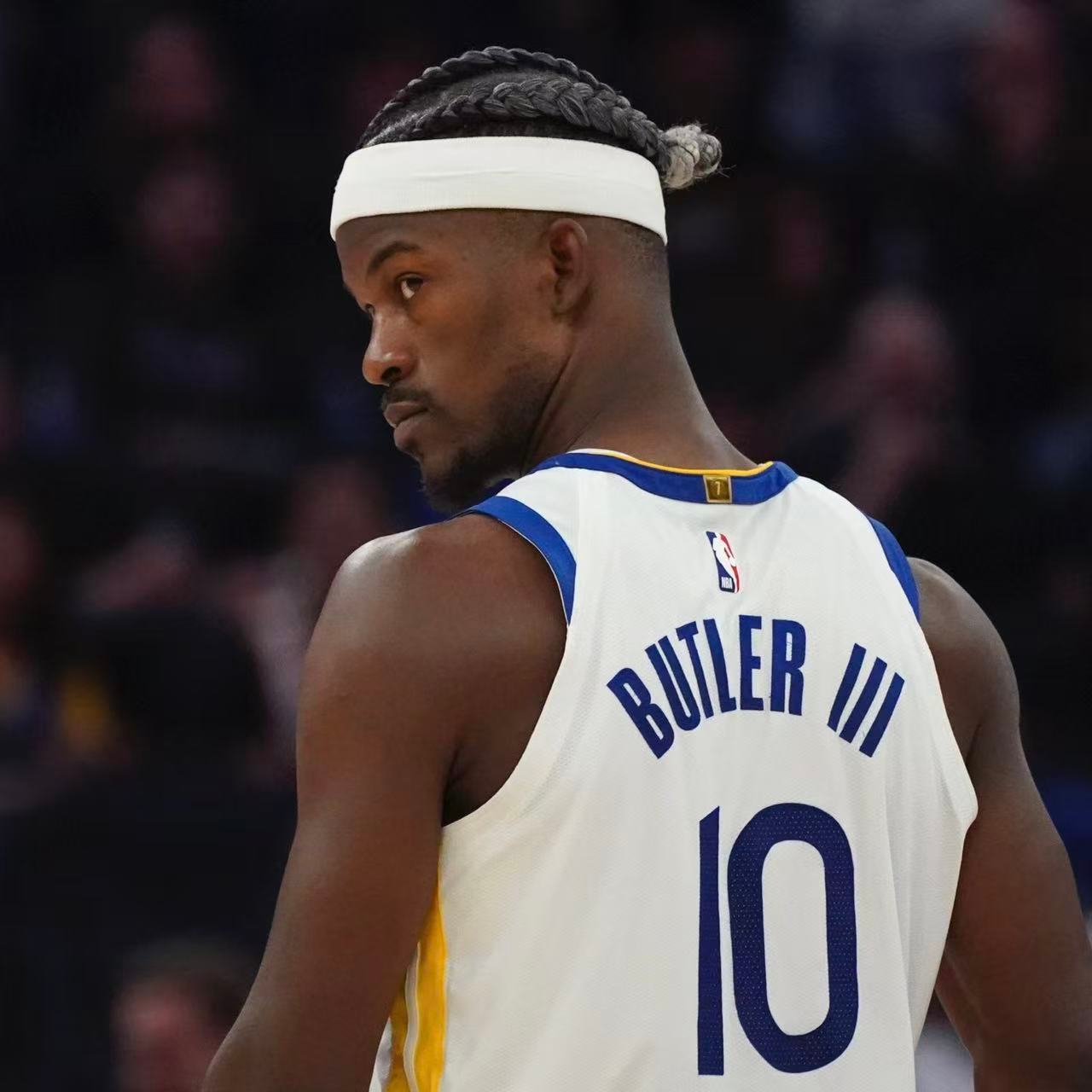 巴特勒近日接受采访谈及了加盟勇士对自己的意义：“加盟金州勇士对我而言完全是一次全