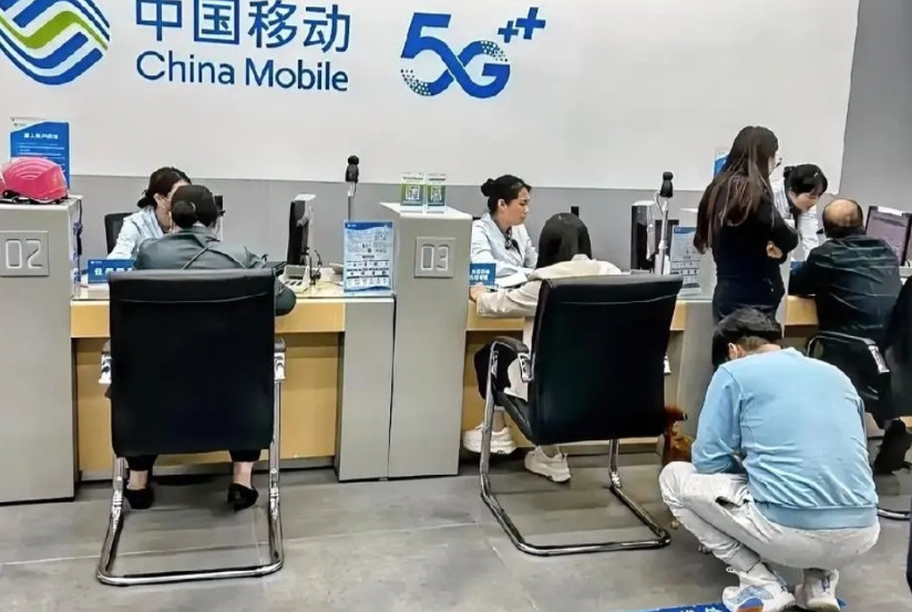今天去移动营业厅，听到一位大爷喊：我一个月套餐139元，30G流量，光流量费都要