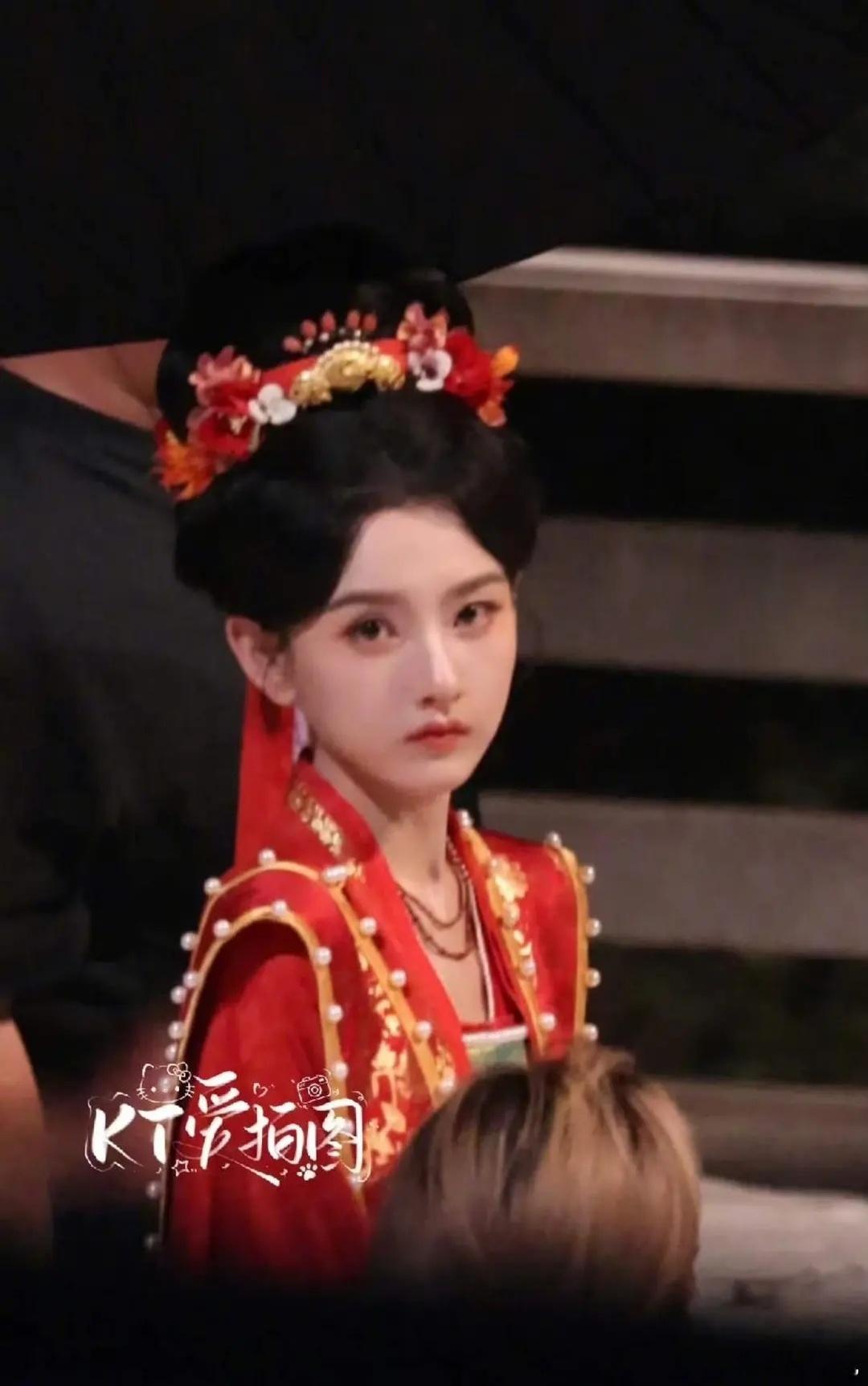 宋祖儿这种瘦法，真的不会有问题吗？感觉摔一下都能骨裂的程度