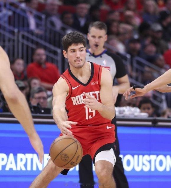 乌度卡谈谢泼德：“本赛季对他来说是一个极速成长的赛季，他开始更好地解读和拆解挡拆