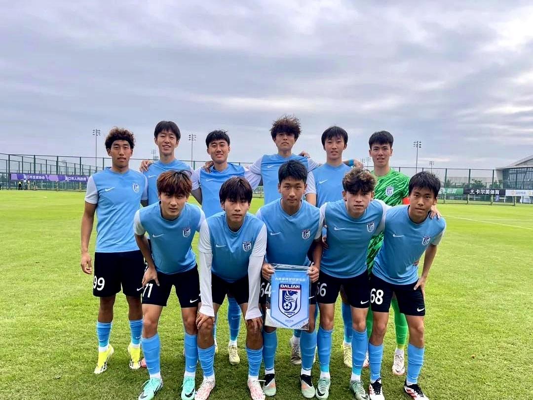 大连这帮小伙子也太能打了！U21决赛圈第一场，压根没上朱鹏宇和毛伟杰，直