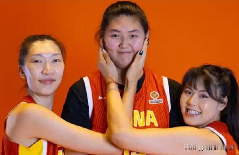 宫鲁鸣的构想正在变成现实。宫鲁鸣上任中国女篮以来，很早就确定了以中锋为战术核心