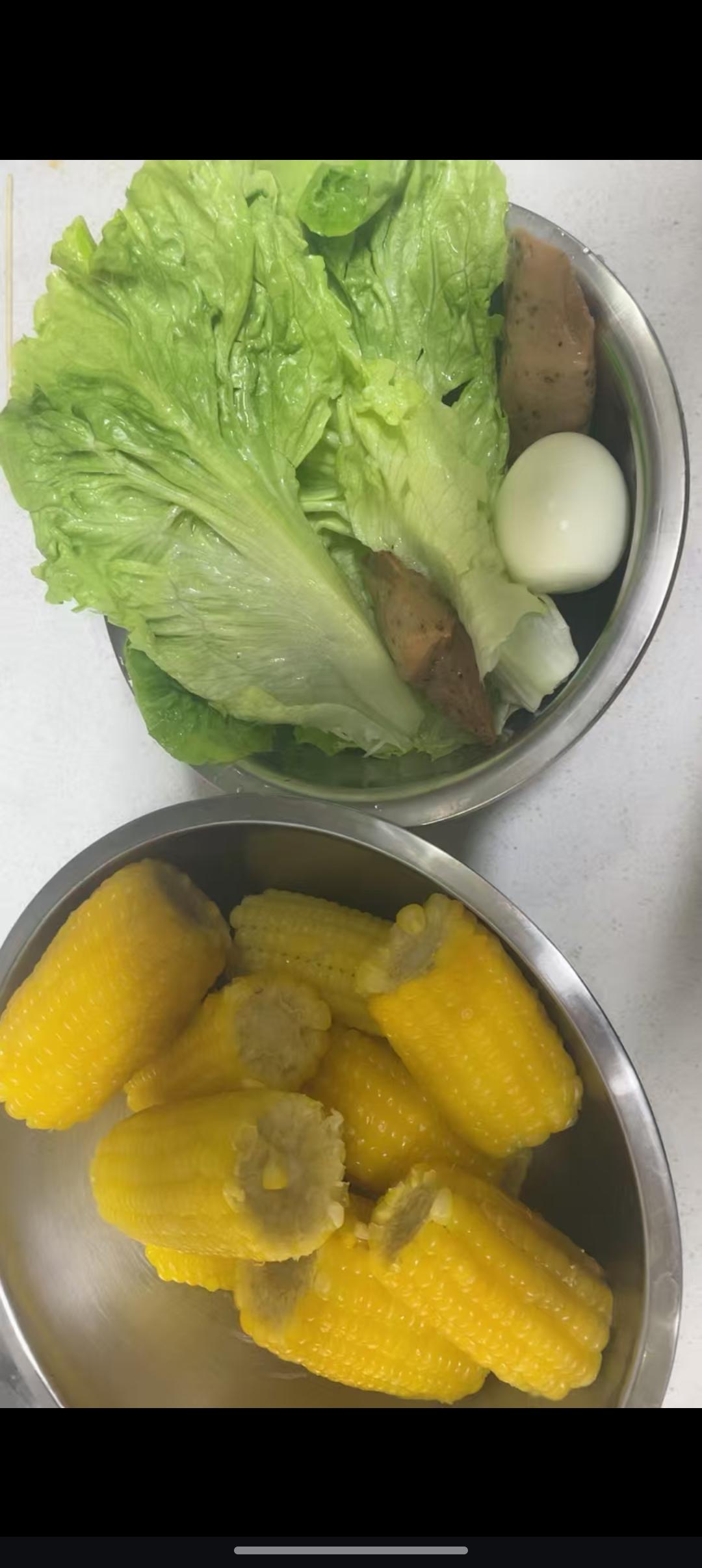 30岁老爷们的干饭日常：一到饭点就犯愁，打开冰箱看看，凑合凑合整出俩盆吃的🌽