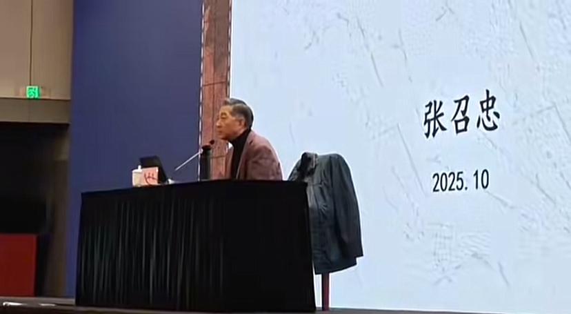 张召忠教授又出来讲座了，好几年不见他发表观点怪想念的，最关键的一场俄乌战争，他居