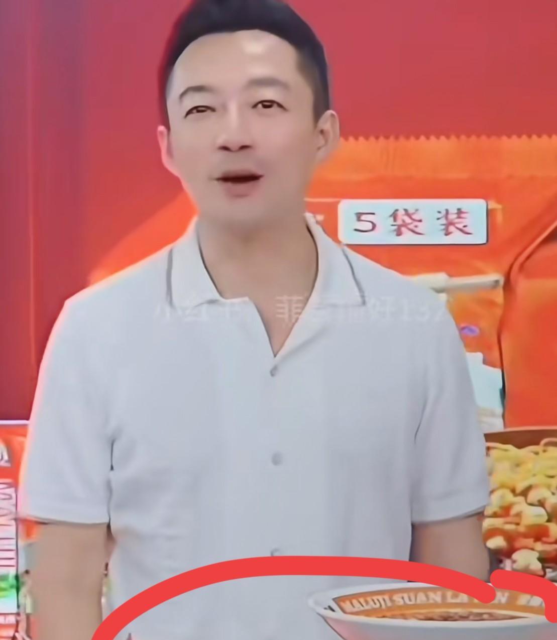 太逗了汪小菲是受了什么刺激，在直播间里竟然唱起来蓝精灵！他和主播在直播间里大
