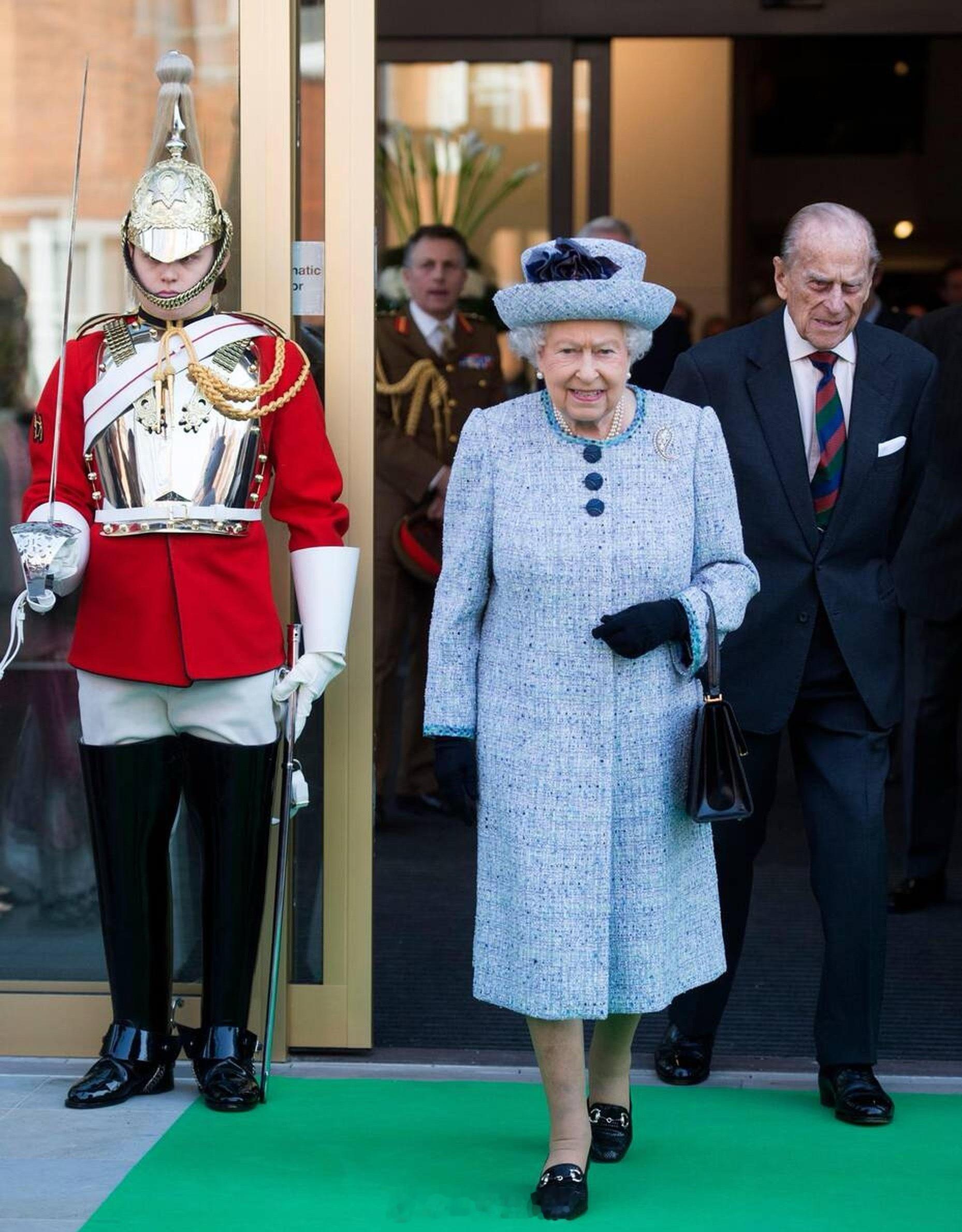 英国王室9️⃣年前的今天2017年3月16日，伊丽莎白二世女王和爱丁堡公爵菲