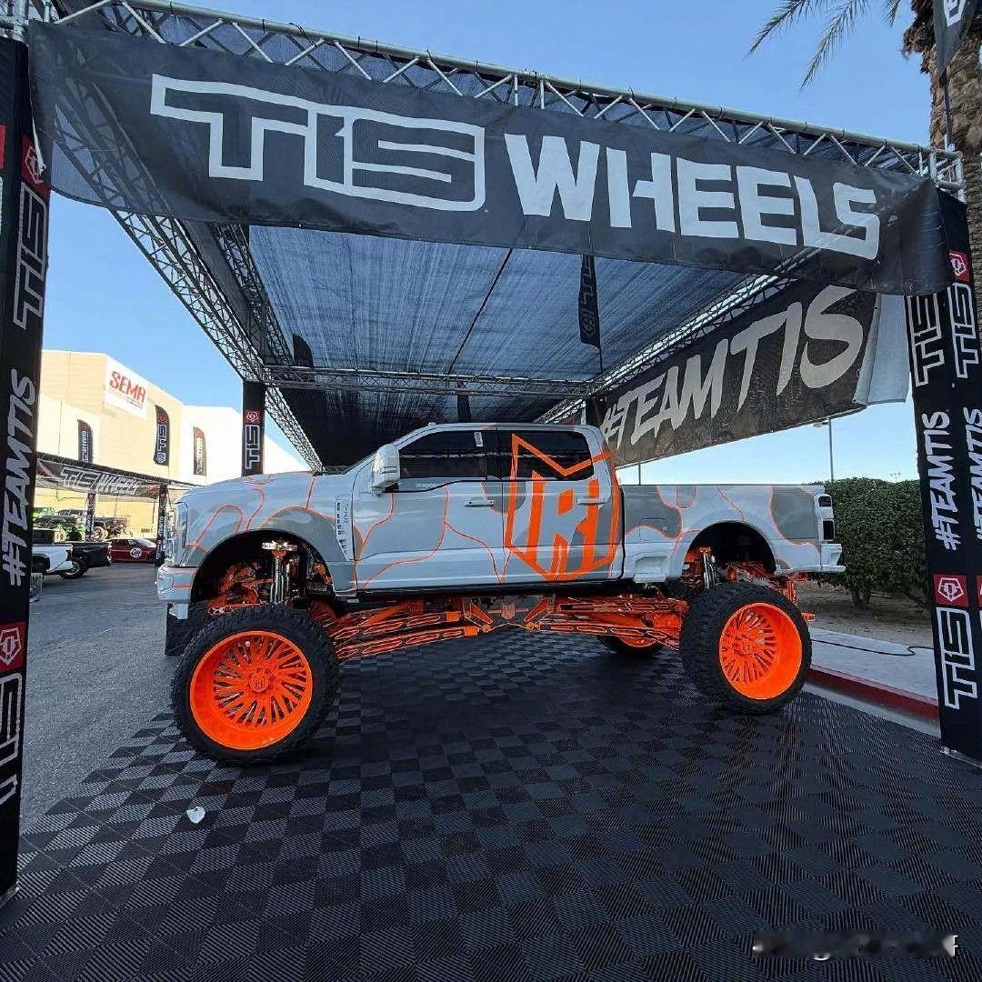 这是所有人的梦想战车！！！米切尔-罗宾逊打造的超酷作皮卡座驾！每个人心中都有