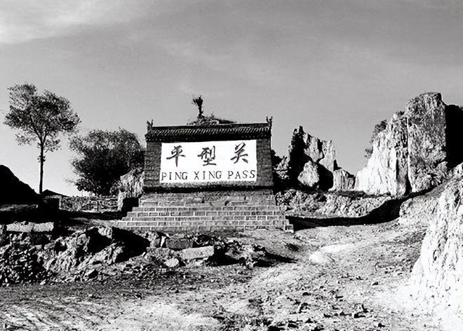 平型关一战,八路军歼敌千余,愣是一个活口都没抓着。不是不想抓,是真抓不住。1