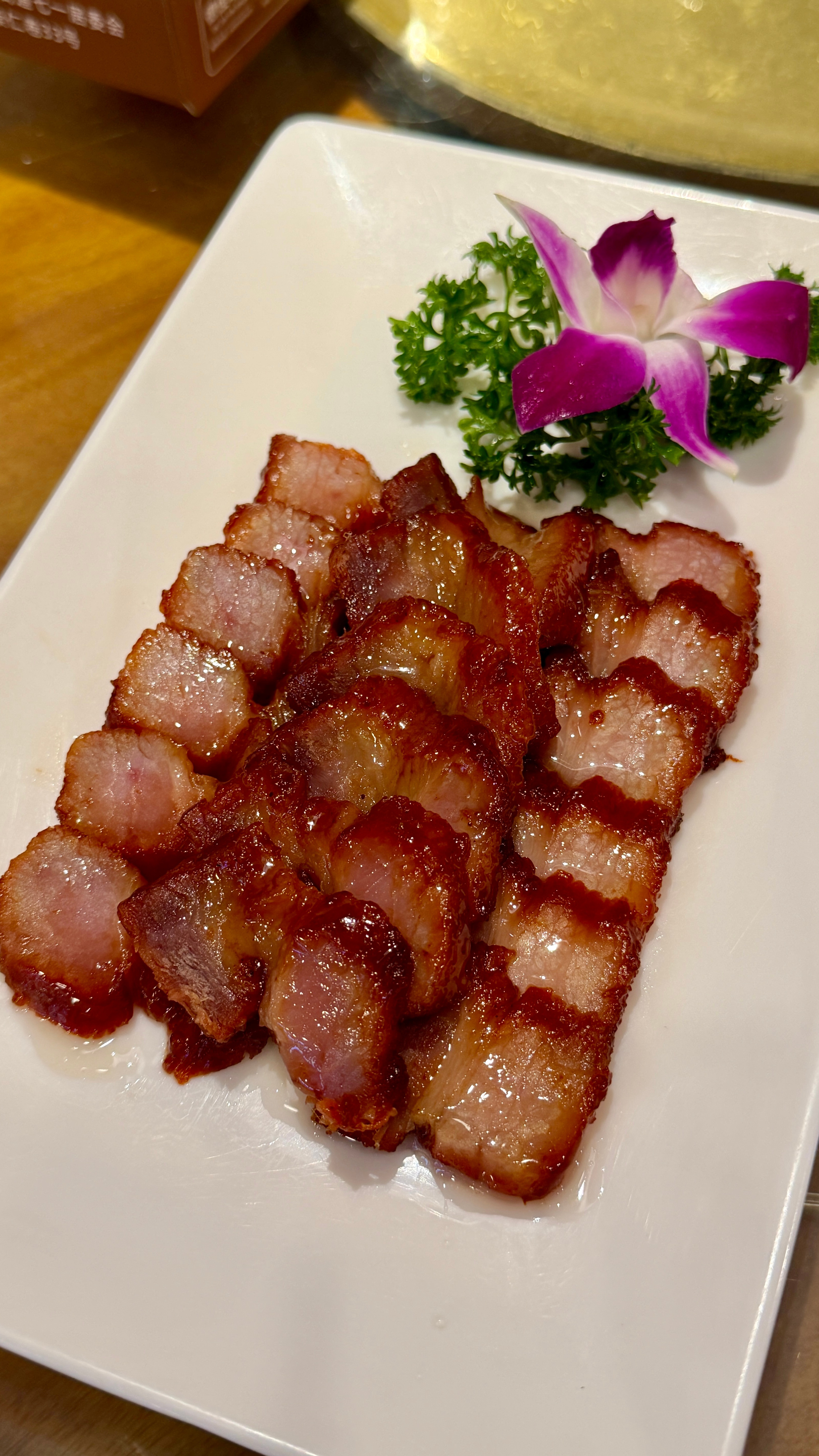 来丽江想吃粤菜真可以来“粤味鲜”搓一顿，不是之前那个❌粤味轩，这个白切鸡真的好吃