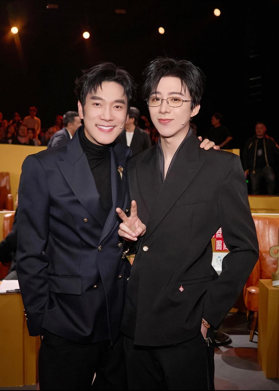 哇塞，宇宁真的太帅了，宇宁真的是脸小的人神共愤啊！我的脸起码有他两个大。。。