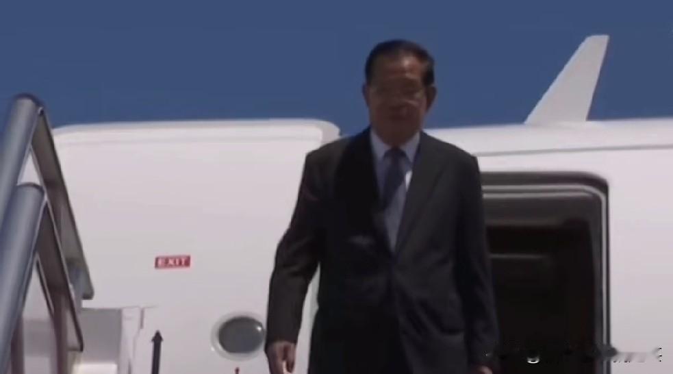 柬埔寨洪森今天到达北京，开启为期三天的对中国访问行程。据报道随洪森一起来的：