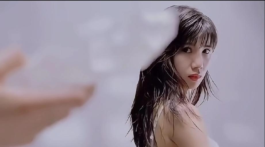 最妩媚最有风情的香港女演员，关秀媚，真的是人如其名，秀外慧中，妩媚动人，清纯中带