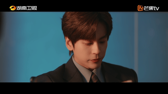 坏了魏哲鸣男主人设崩了 导演你是懂反差的，把魏哲鸣从男神拍成搞笑男，人设崩了但笑