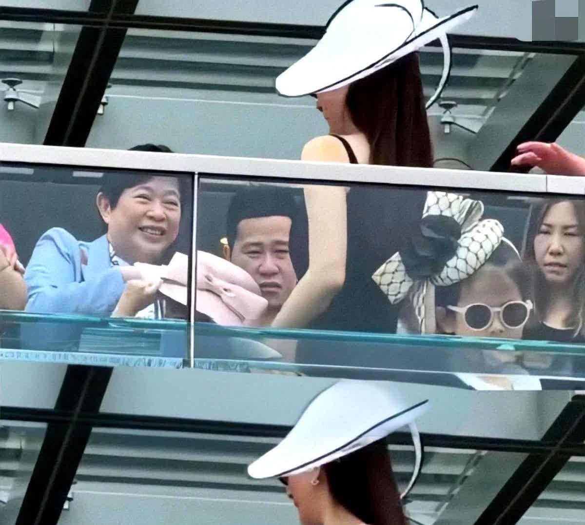 我觉得方媛就是把郭富城当老板对待的，小美算是和郭同级别的领导了。方媛这点