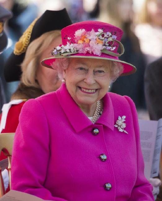 梅根抱怨自己嫁入王室以后，精神上饱受摧残，伊丽莎白二世治家不严应该为此负责。女