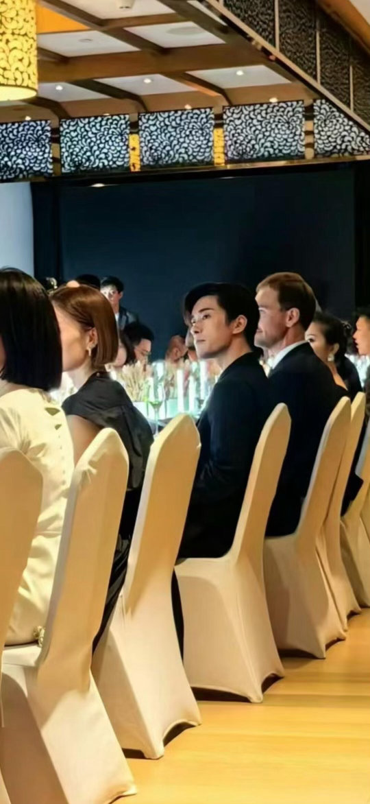 他少年感和熟男感结合得很好