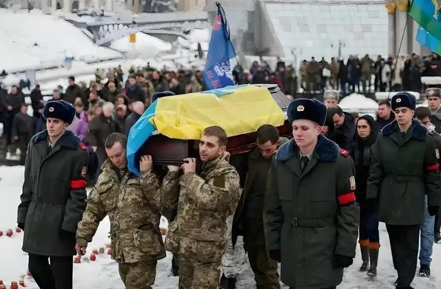 乌克兰的伤亡情况，终于有人说了真话！俄乌打了四年，关于乌克兰的伤亡人数一直都是雾