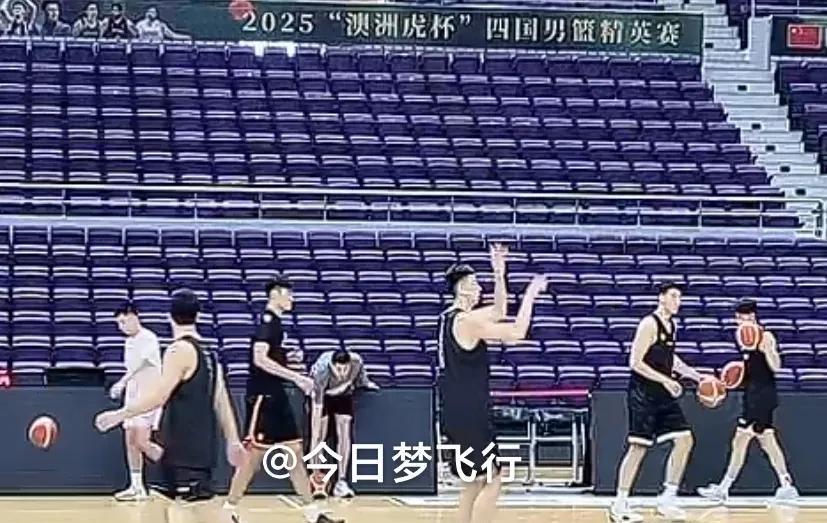 广东队正在深圳踩场训练，徐昕积极练习三分，彰华非、陈家政、王洪泽已经归队合练！