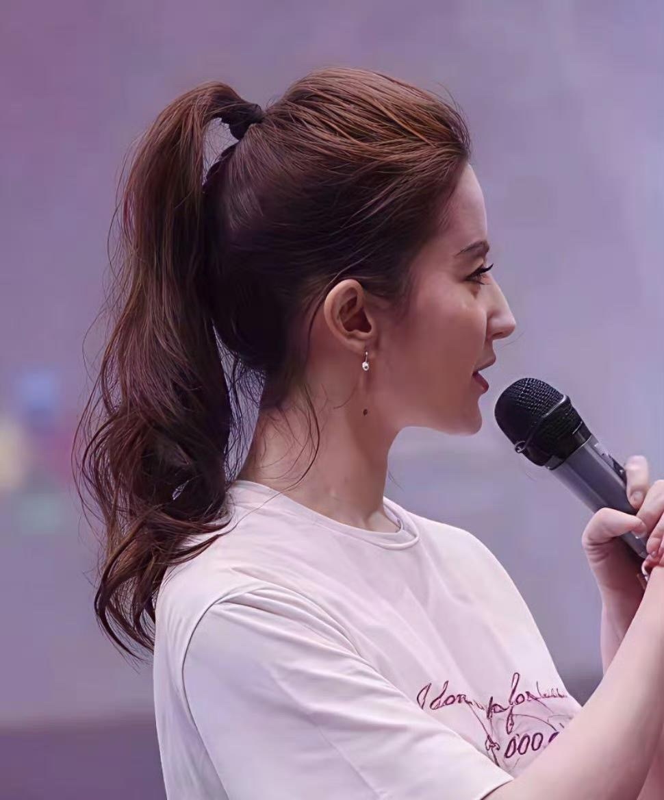 好奇，刘亦菲是怎么做到后面一点点头发，颅顶那么多头发的？