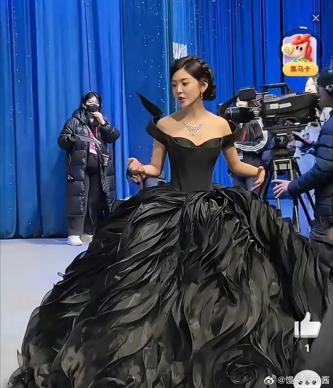 章若楠的团队怎么想的，裙子都不说了，发型都没认出来是她